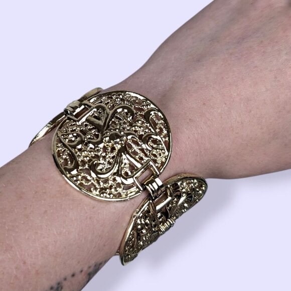 (2/$20) Vintage Large Link Cut Out Bracelet - Picture 3 of 6